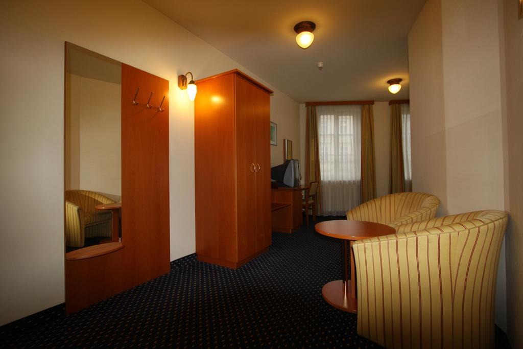 Suite Hotel 900 m zur Oper Wien Zimmer foto